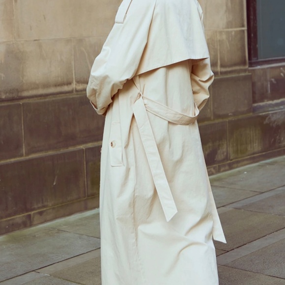 Classic Tan Trench Coat - Picture 5 of 6